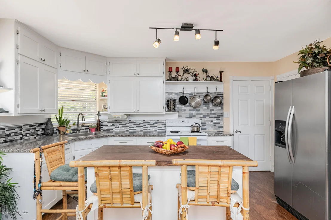 Photo of 1070 Riverdale Drive