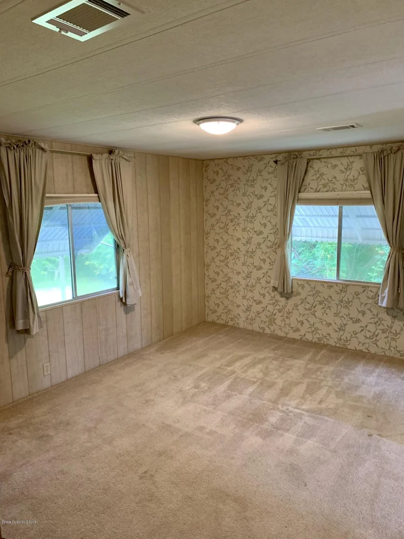 Photo of 2588 Haverhill Road NE