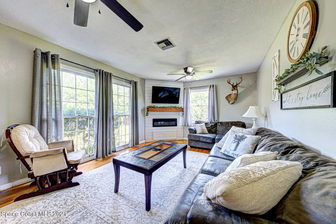 Photo of 200 Saldon Lane