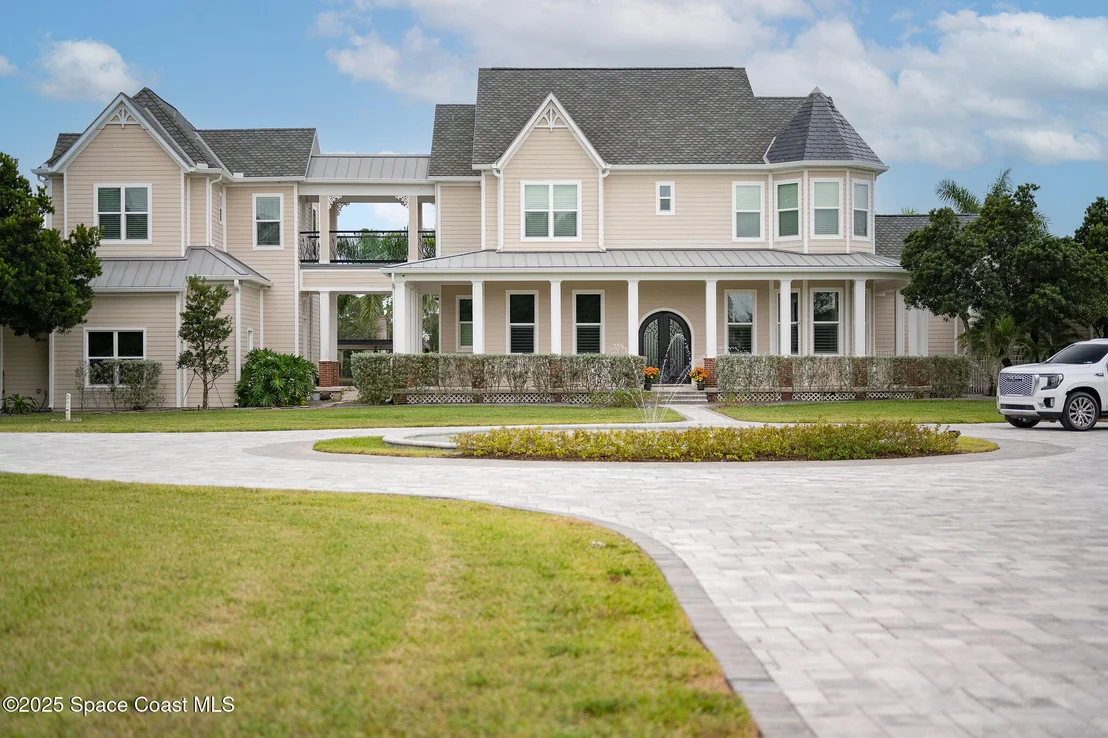 Photo of 4236 Hield Road NW