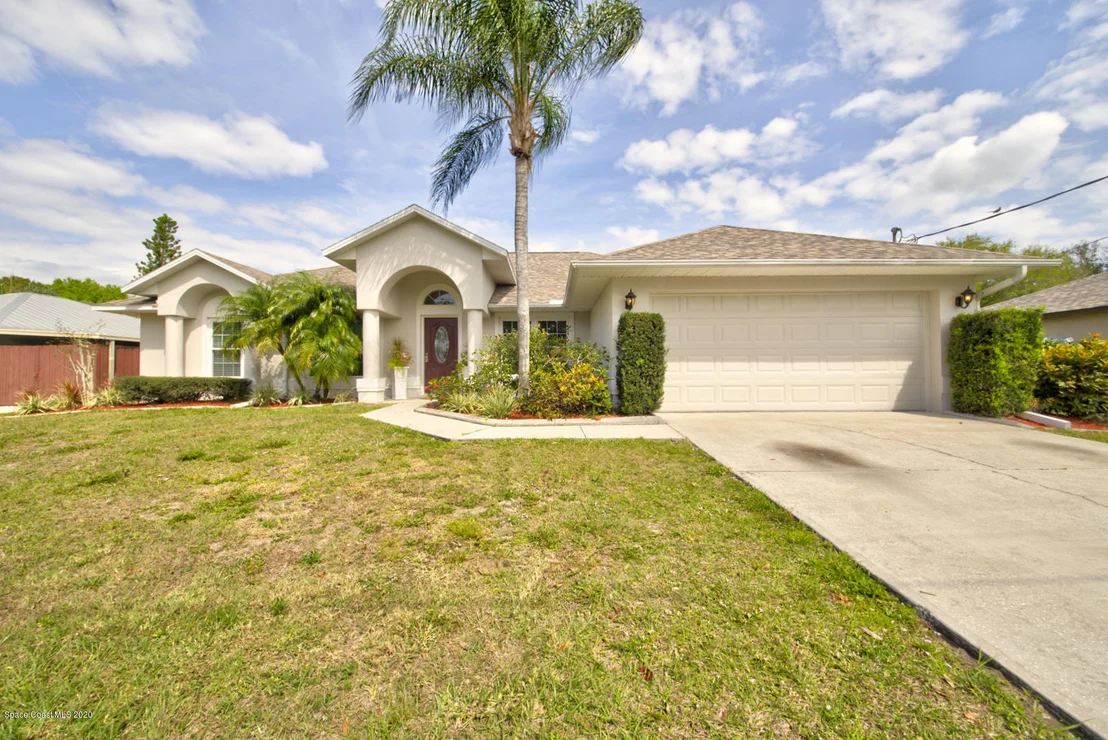 Photo of 6480 Adrian Street