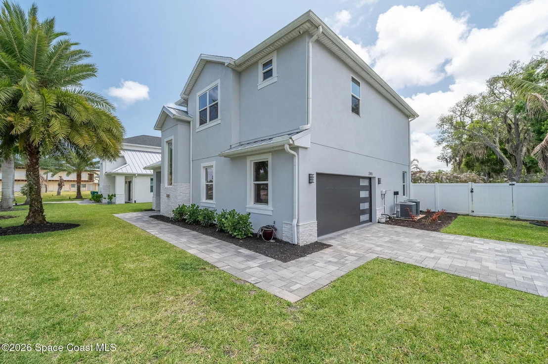 Photo of 2093 Greenway Drive