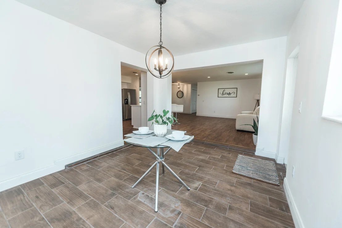 Photo of 975 Golf Street