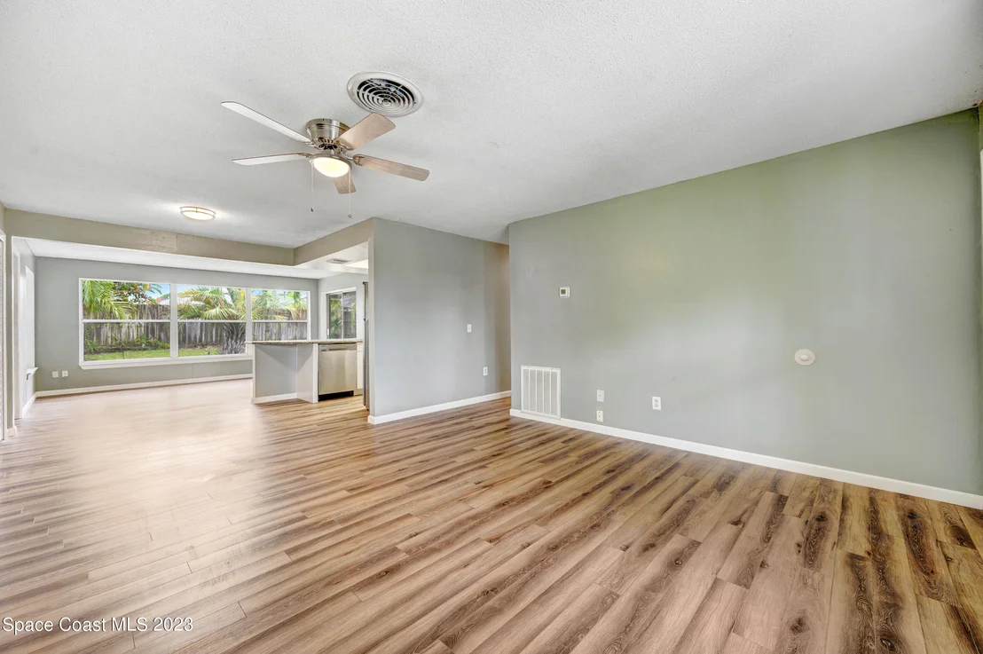 Photo of 707 Ixora Drive