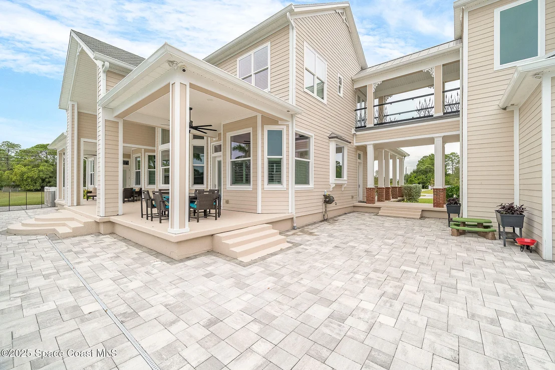 Photo of 4236 Hield Road NW