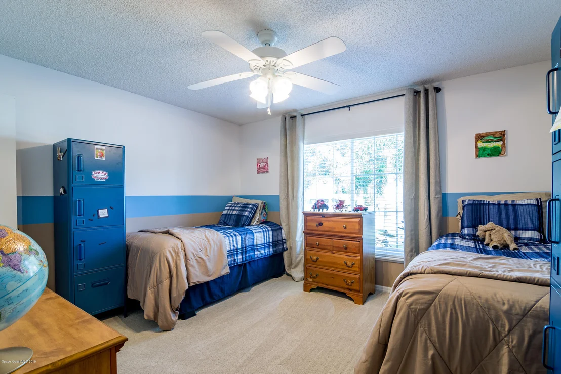 Photo of 1174 White Oak Circle