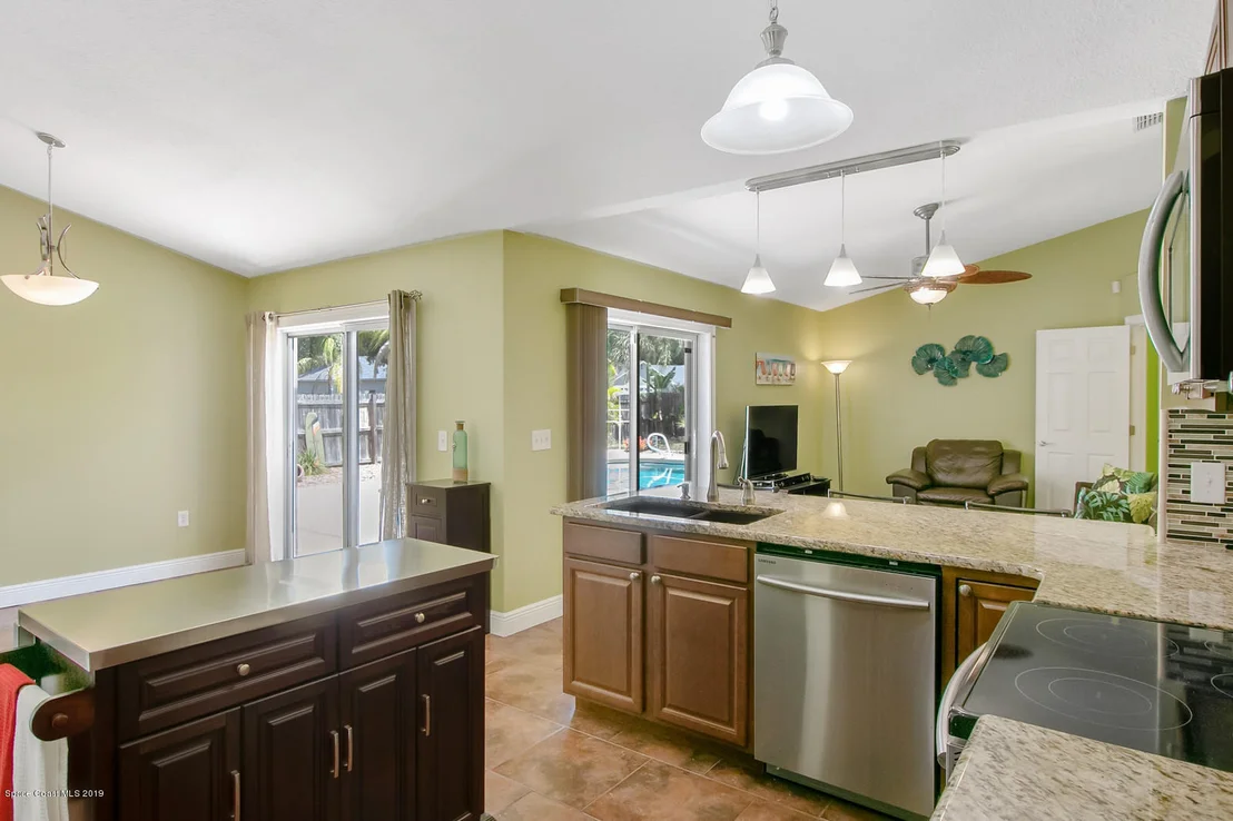 Photo of 2423 Mountain View Avenue