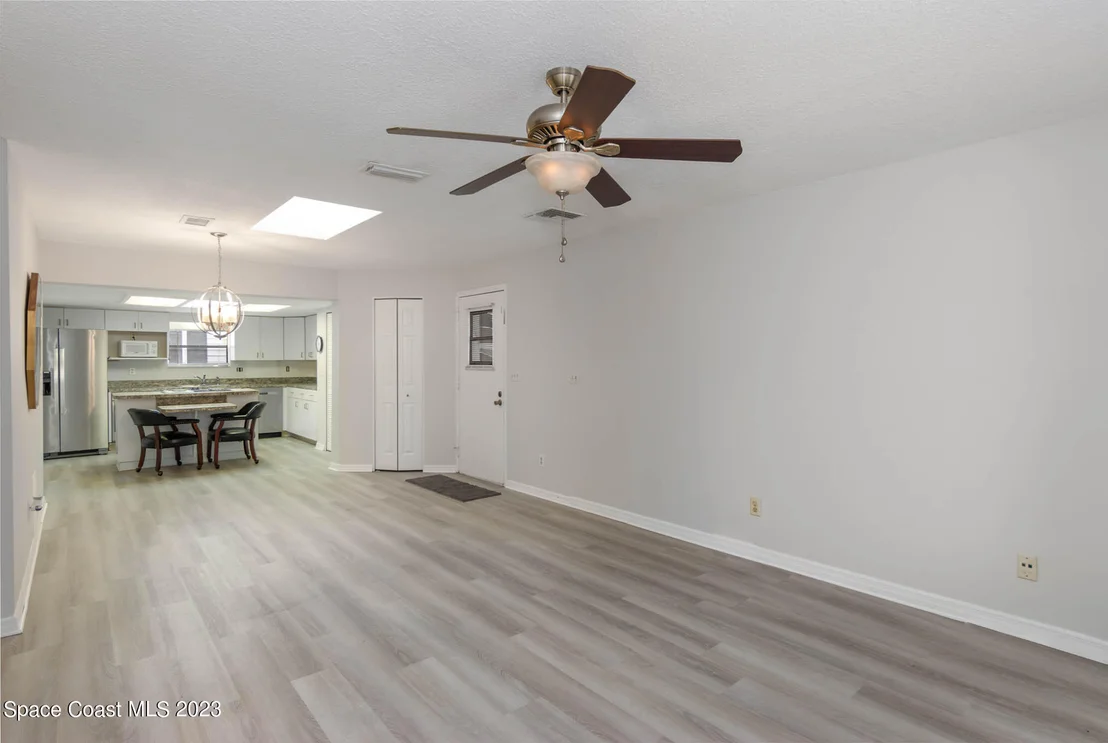 Photo of 13 S Palmway Avenue