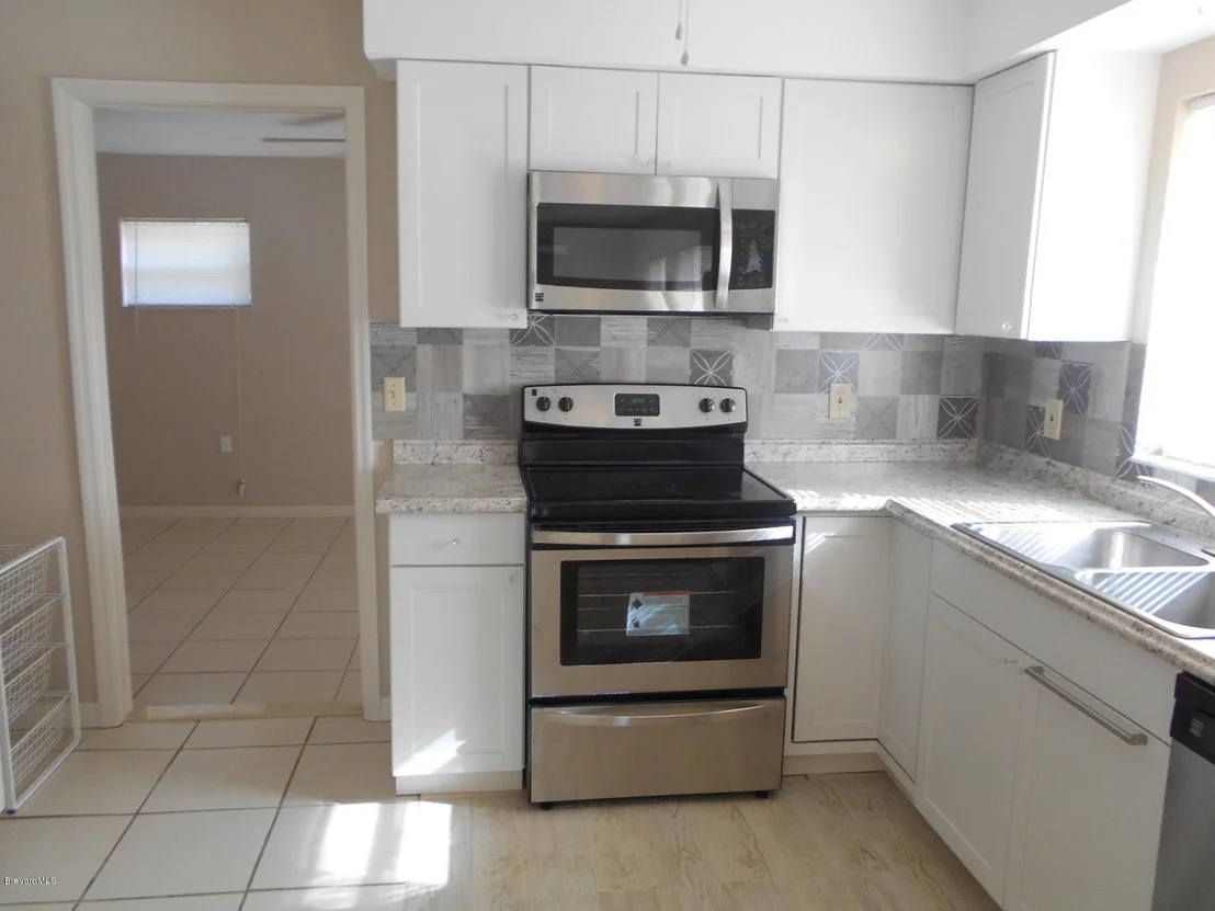Photo of 711 SE Airoso Road