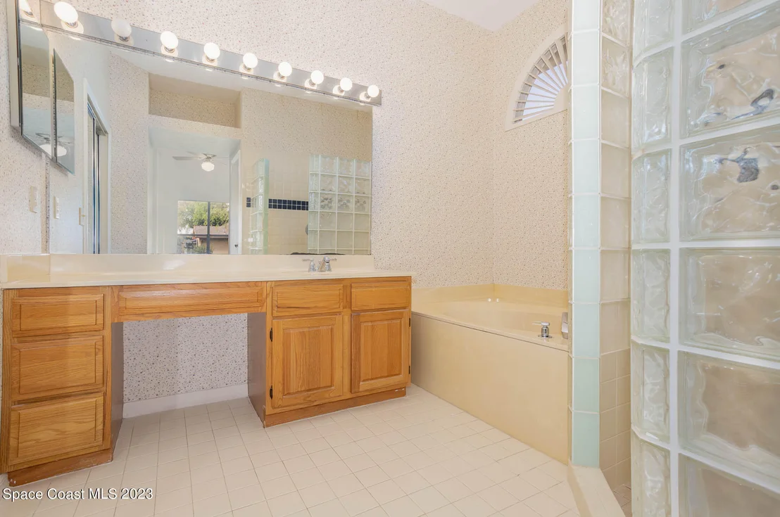 Photo of 484 Arrowmount Place