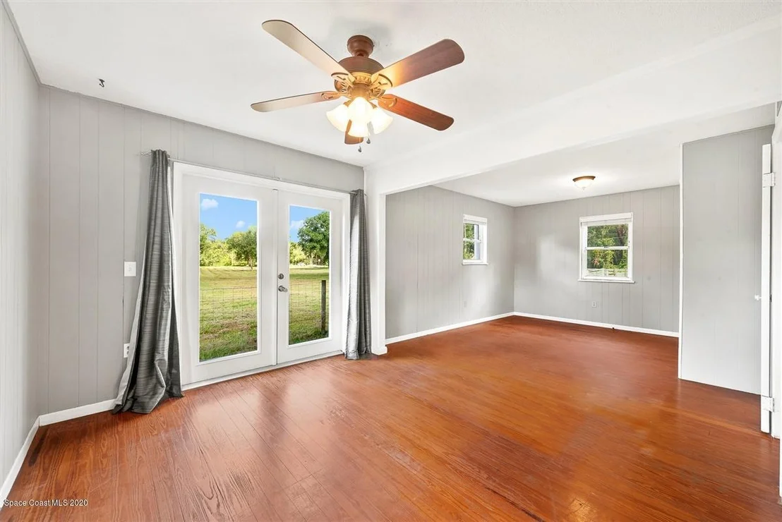 Photo of 1285 Hall Road