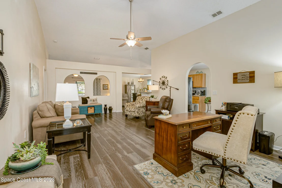 Photo of 1218 White Oak Circle