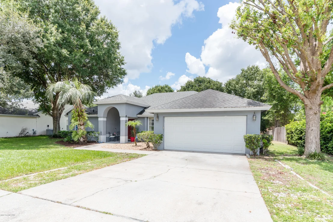 Photo of 876 High Pointe Circle
