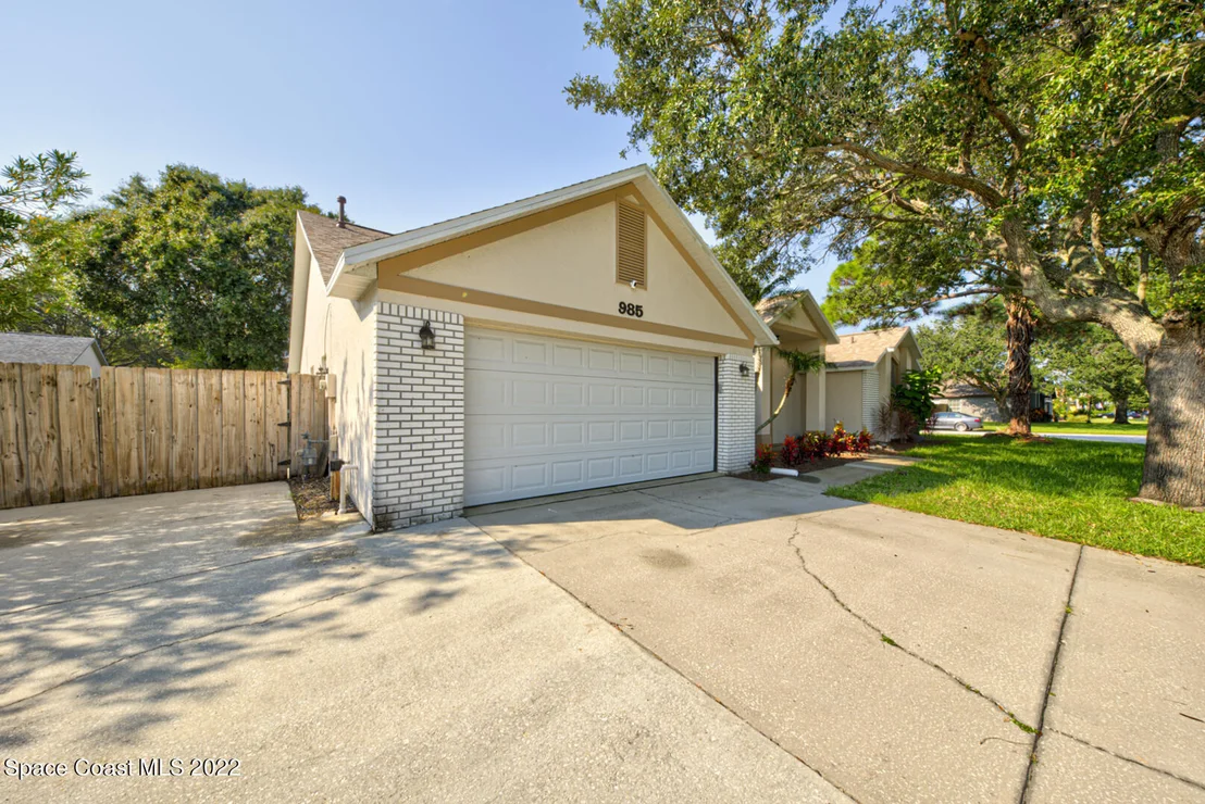 Photo of 985 Pelican Lane
