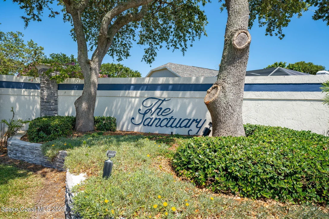 Photo of 213 Peregrine Drive