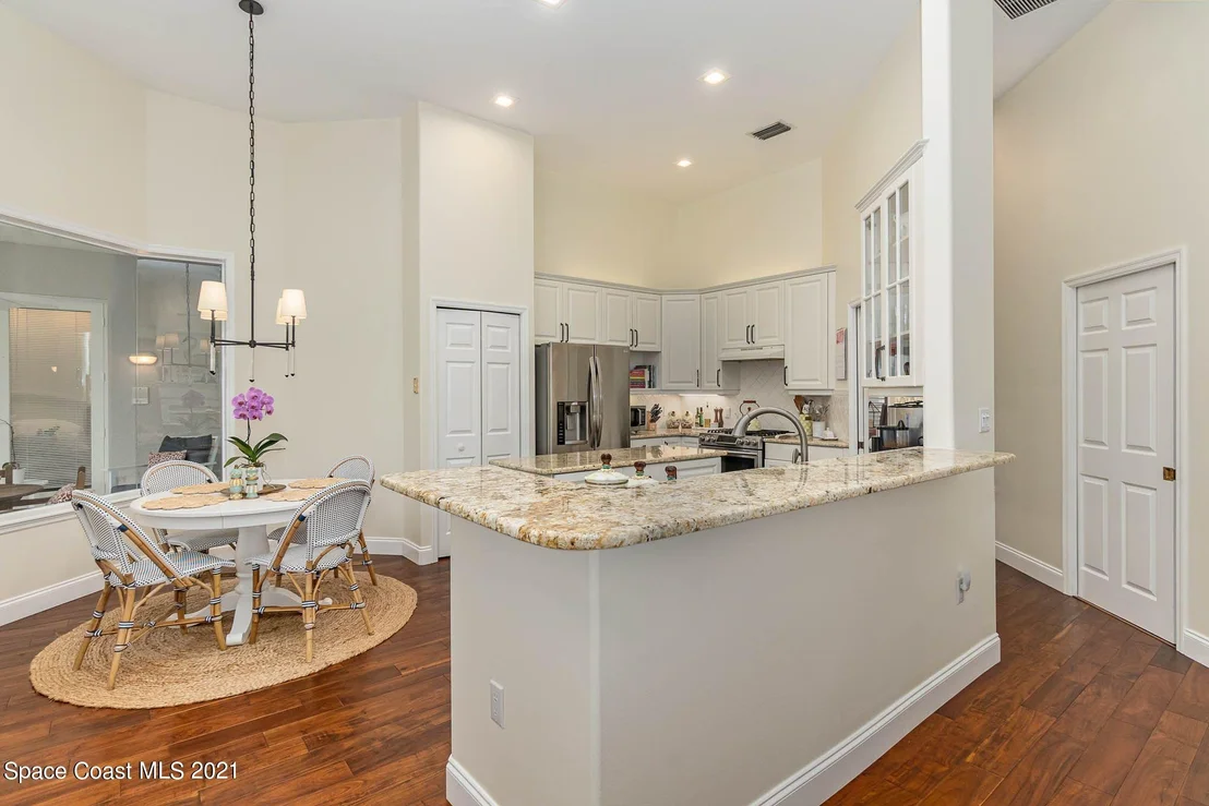 Photo of 975 Somerset Lane