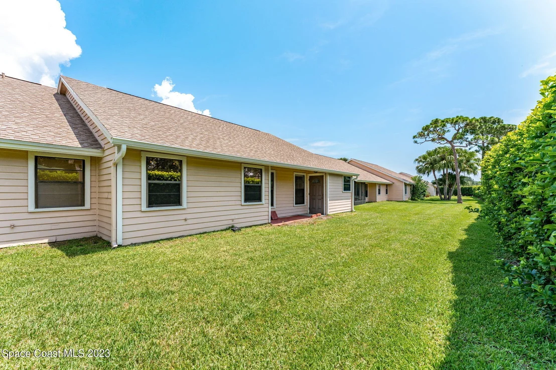 Photo of 885 Ridge Lake Drive
