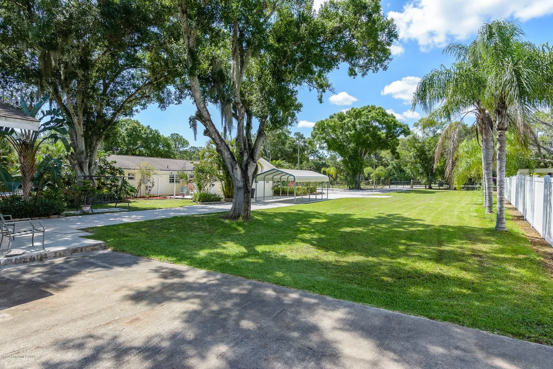 Photo of 1390 Hall Road