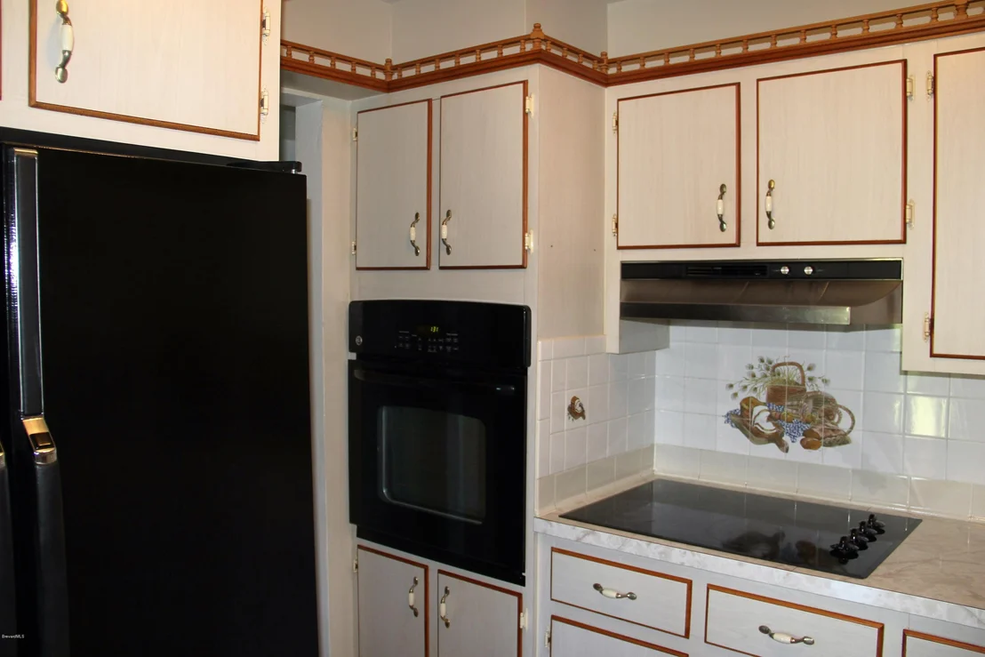 Photo of 1139 Aurora Road
