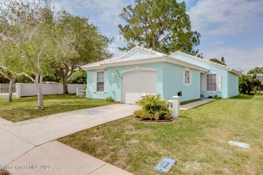 Photo of 802 Wateroak Drive NE