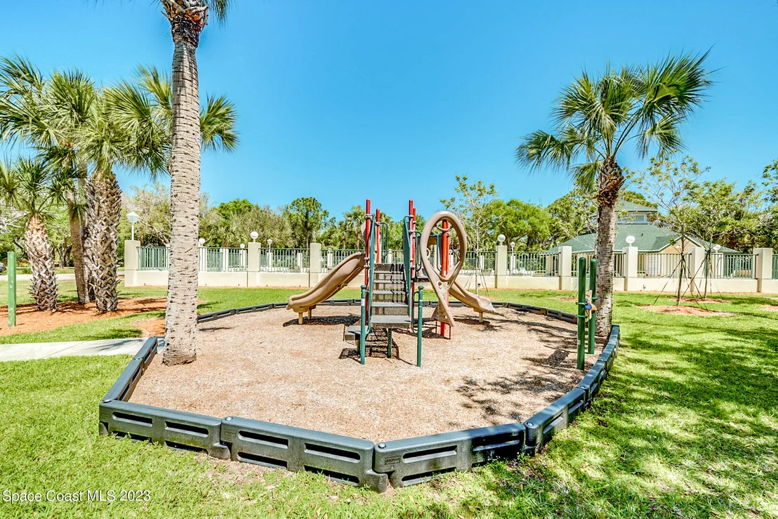 Photo of 844 Chatsworth Drive