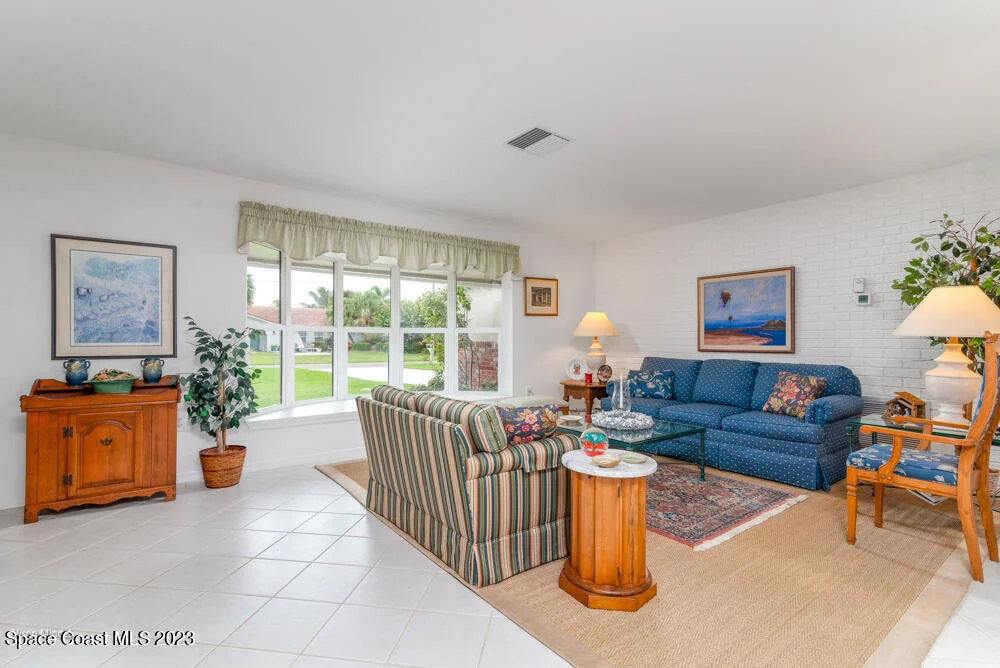 Photo of 2115 S River Road