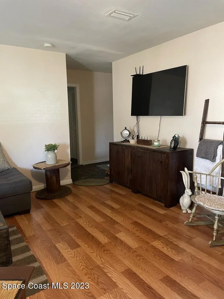 Photo of 1052 Myrtle Lane