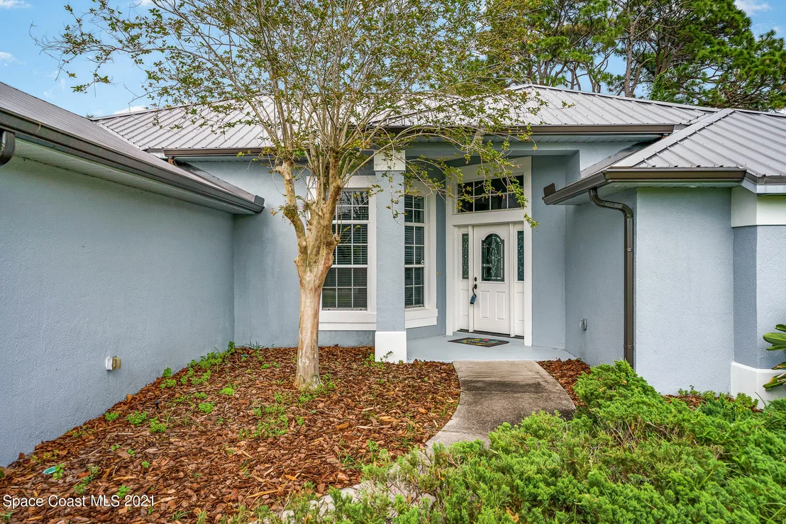 Photo of 4353 Long Lake Road