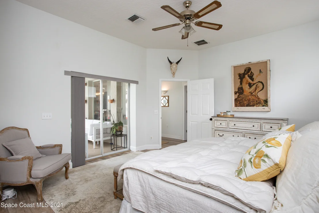 Photo of 2209 Royal Oaks Drive