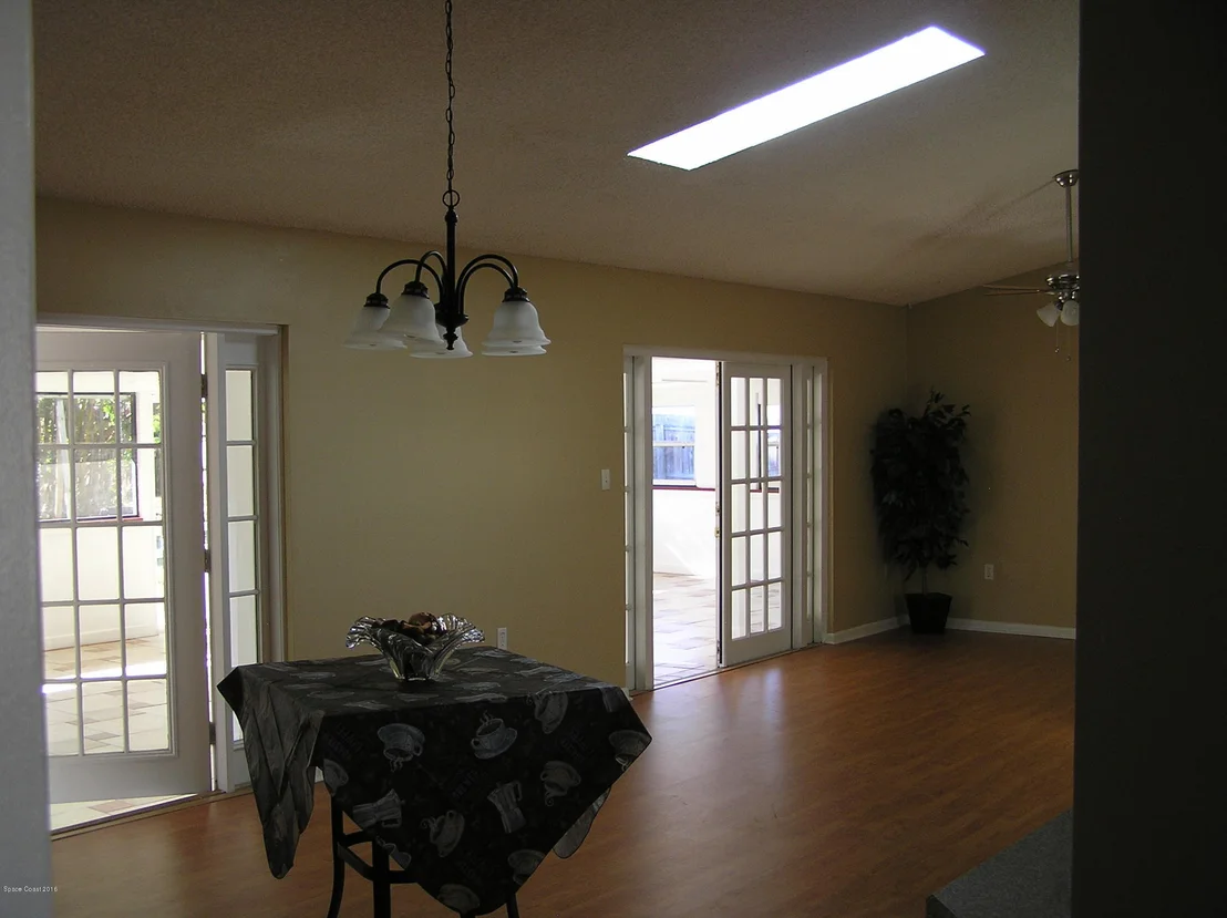 Photo of 1011 Hibiscus Street