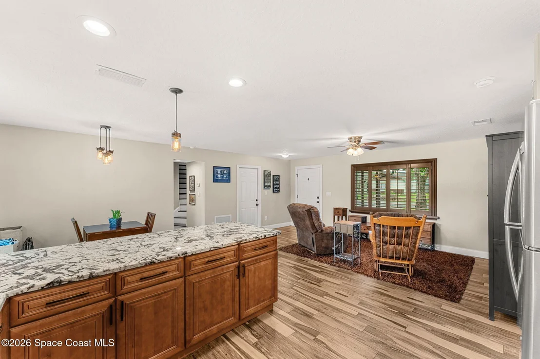 Photo of 5687 Holden Road