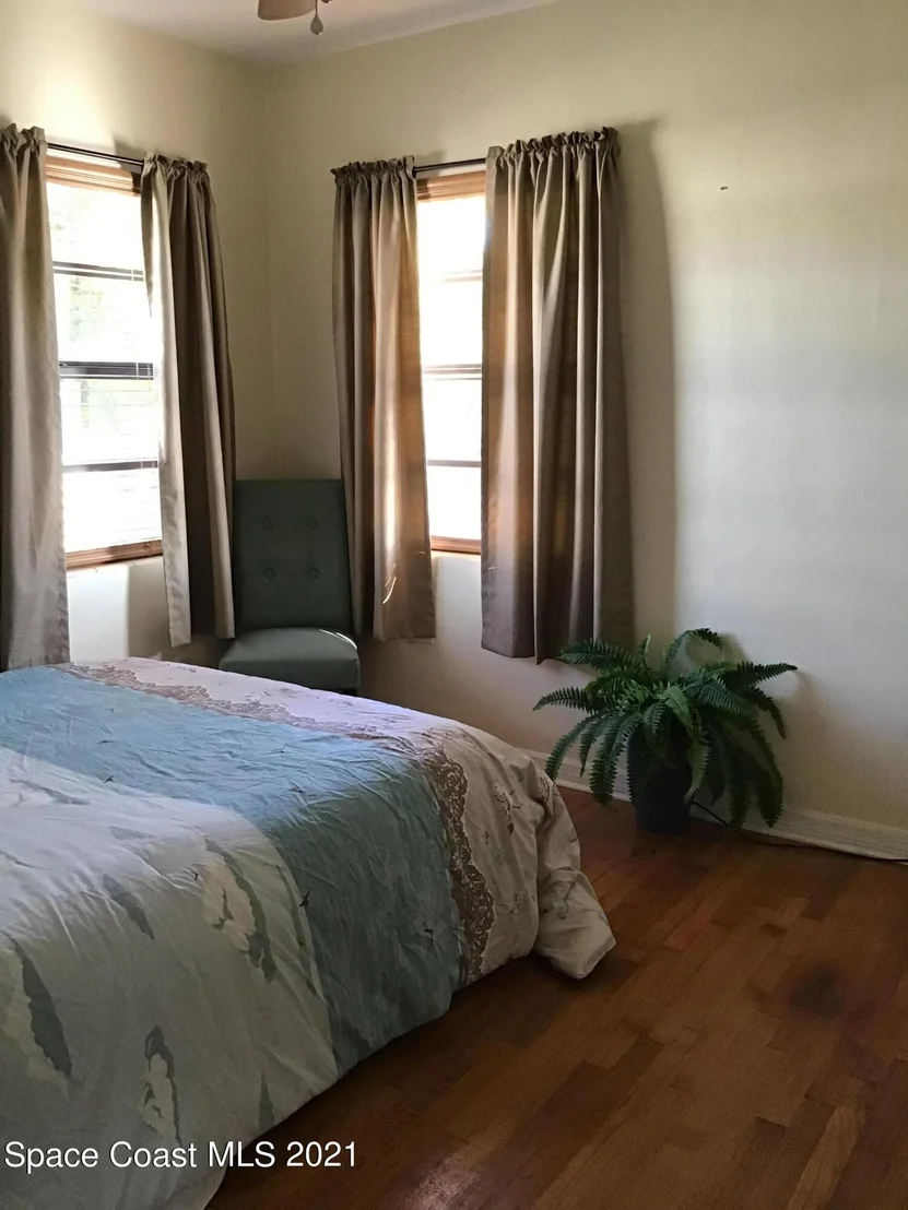 Photo of 301 Live Oak Lane