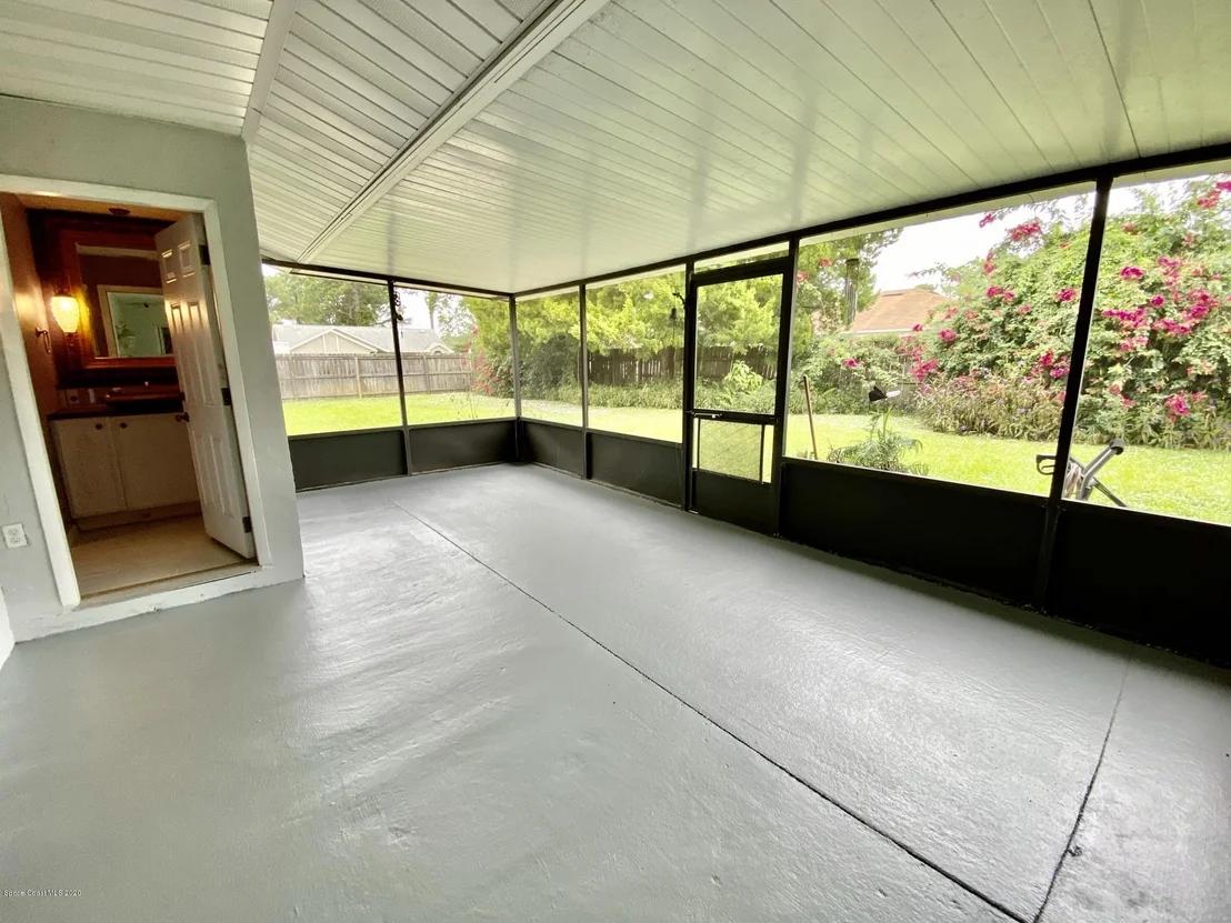 Photo of 5282 Bridge Road