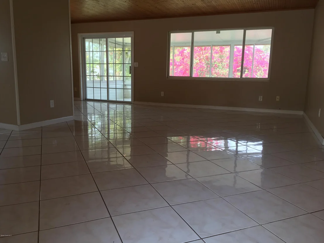 Photo of 1034 Hermosa Drive