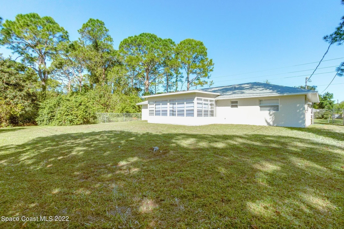 Photo of 1882 Pace Drive NW
