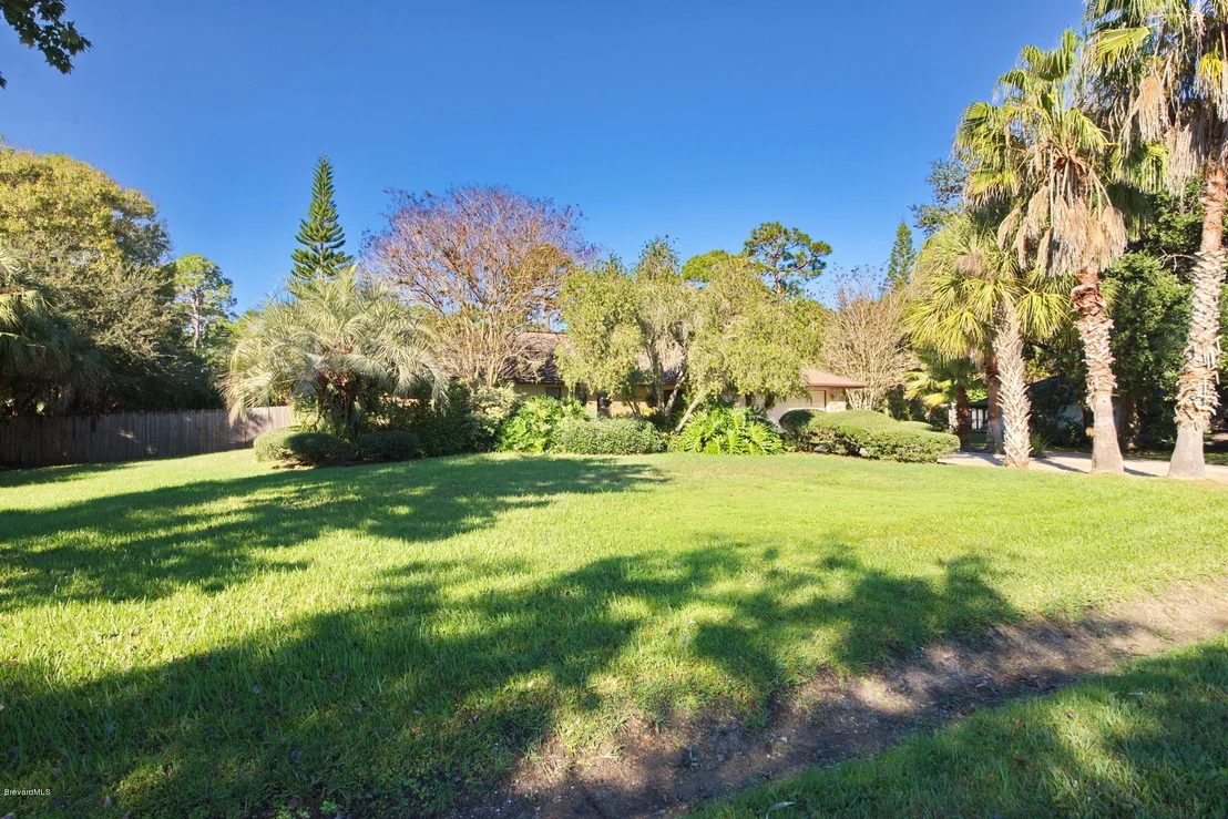 Photo of 1827 S Live Oak Drive