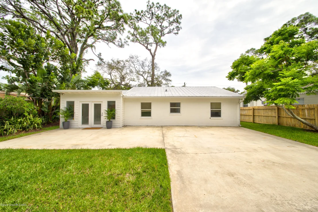 Photo of 1882 Pineapple Avenue