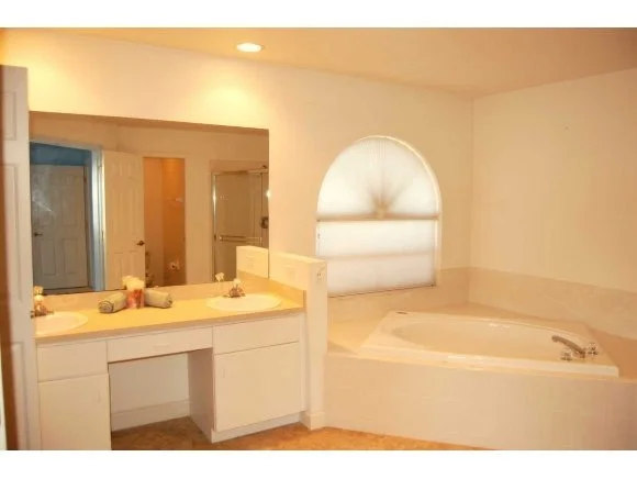 Photo of 860 Spring Oak