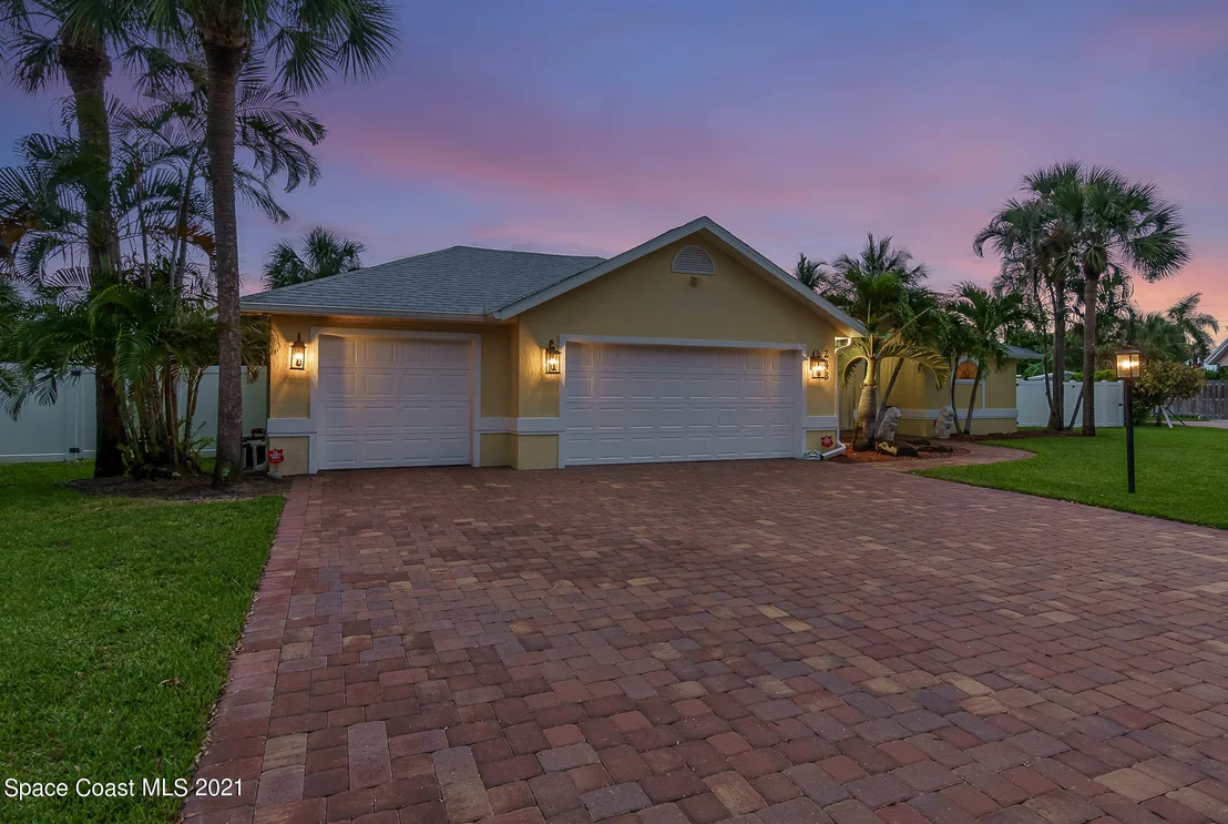 Photo of 243 Peregrine Drive