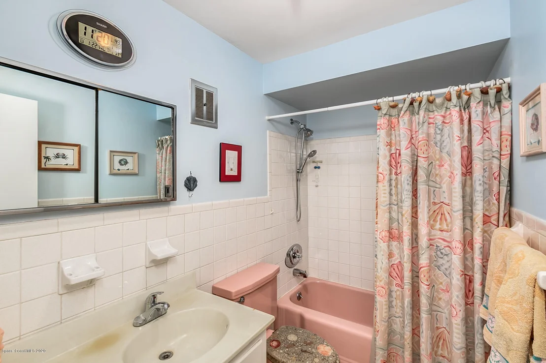 Photo of 565 Seabreeze Drive