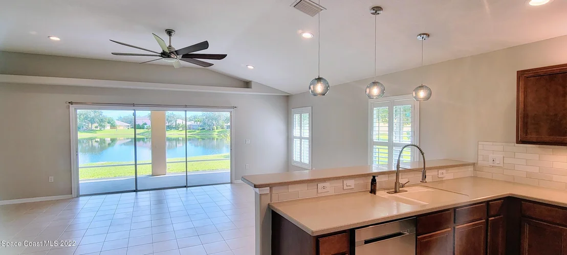 Photo of 905 Tavernier Circle NE