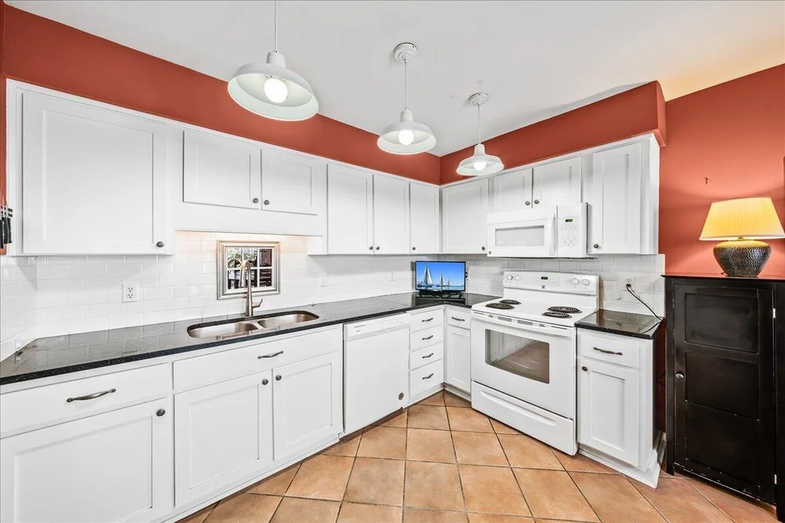 Photo of 210 Bayhead Drive