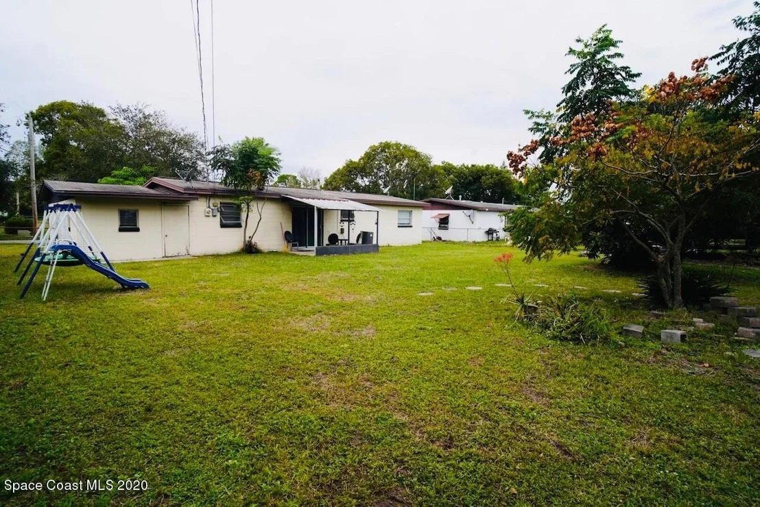 Photo of 1404 Stetson Drive E