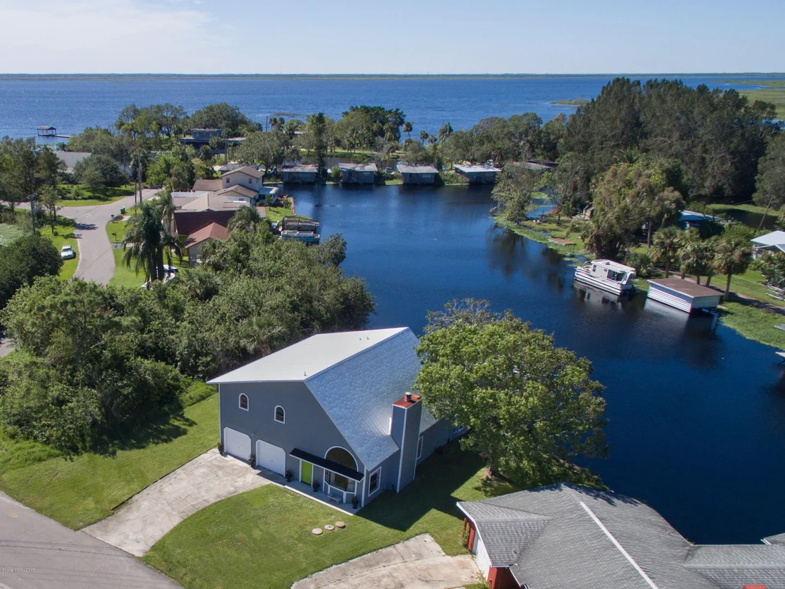 Photo of 834 Cardinal Road