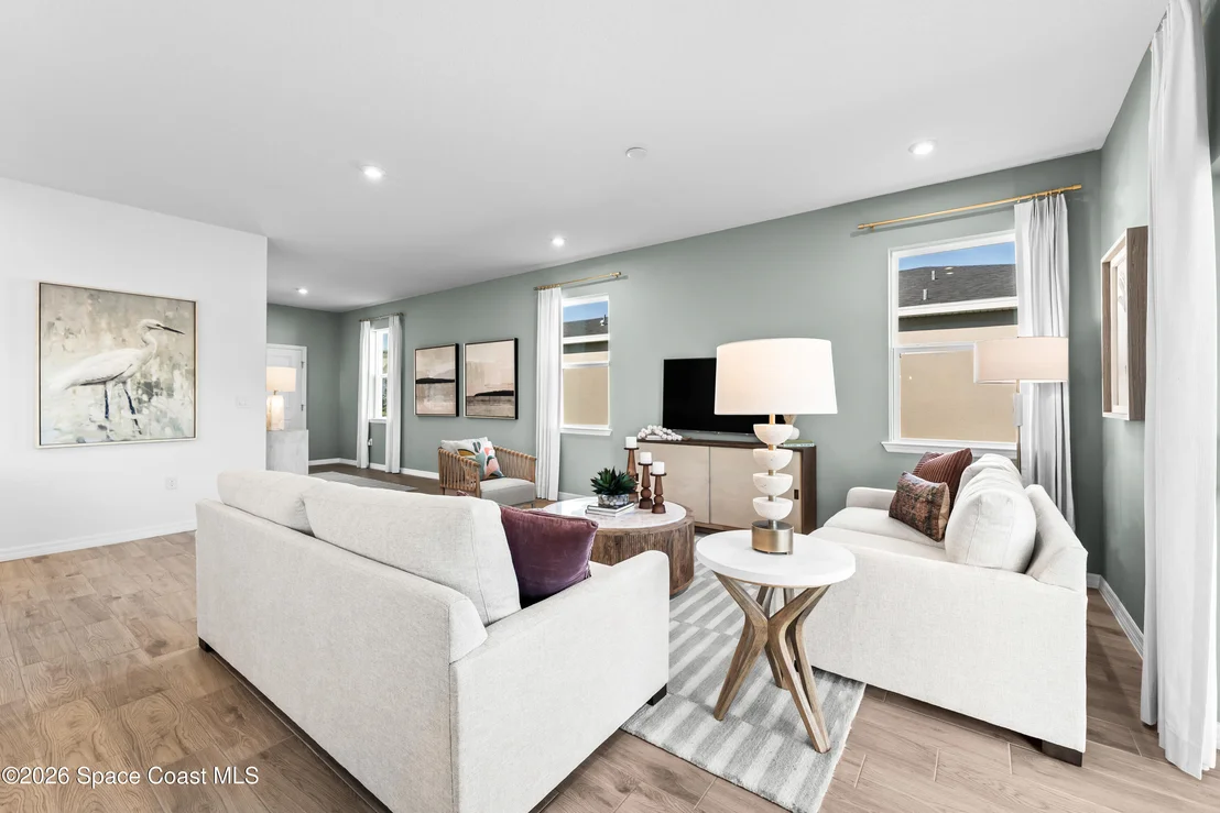 Photo of 806 Castleford Avenue NE
