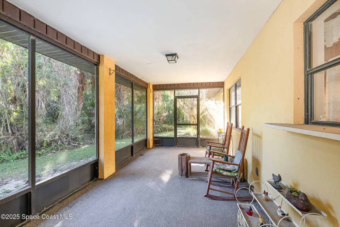 Photo of 1812 Live Oak Drive N