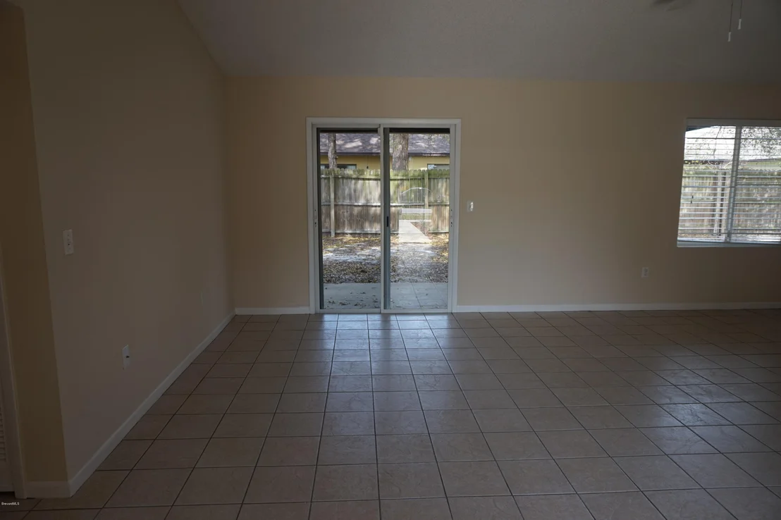 Photo of 850 Pine View Avenue