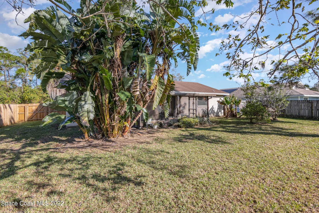 Photo of 1060 Emerald Road SE
