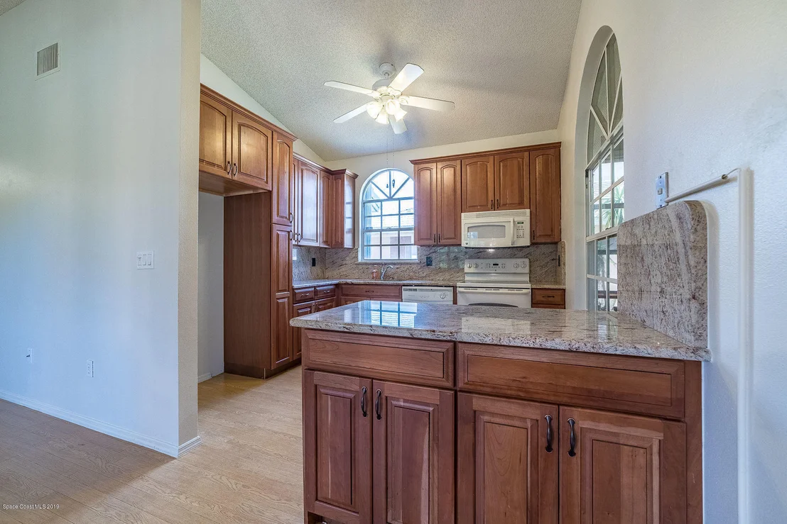 Photo of 1101 Goldenrod Circle NE