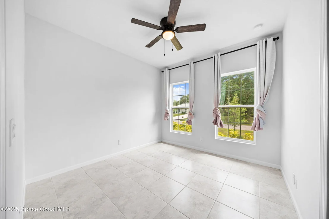 Photo of 539 Balcom Terrace SE